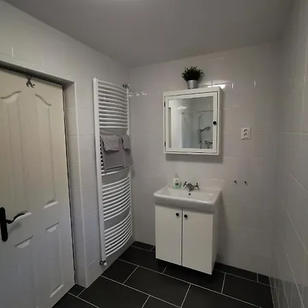 Hűvösvölgy Apartman *