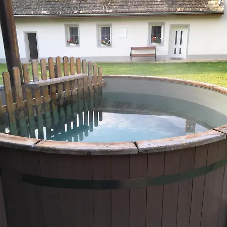 Hűvösvölgy Apartman *