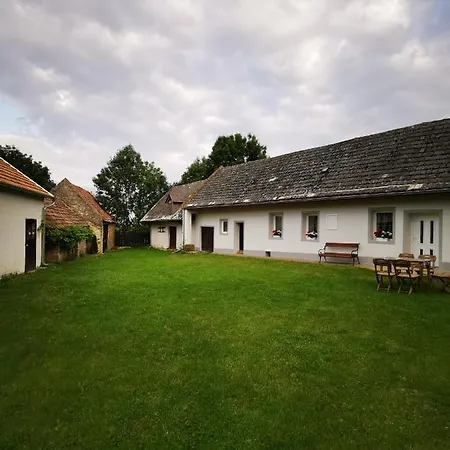 Hűvösvölgy Apartman