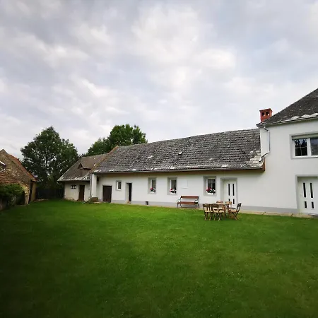 Hűvösvölgy Apartamento *