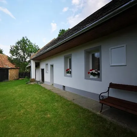 Huvoesvoelgy Vendeghaz Lägenhet