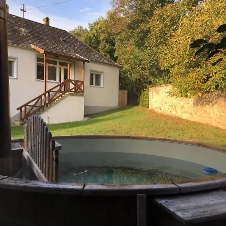 Hűvösvölgy Apartman