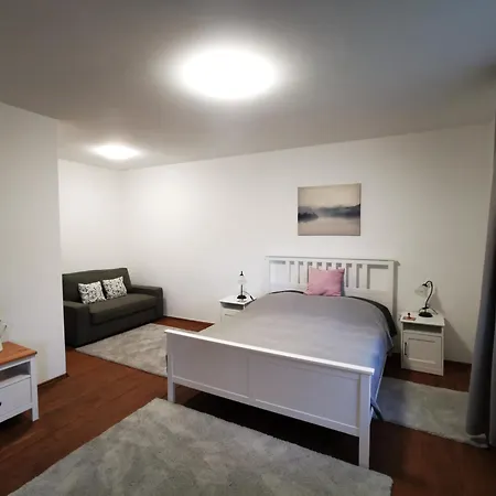 Hűvösvölgy Apartman *